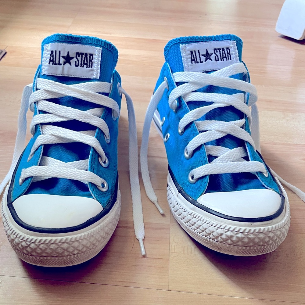 Converse blue